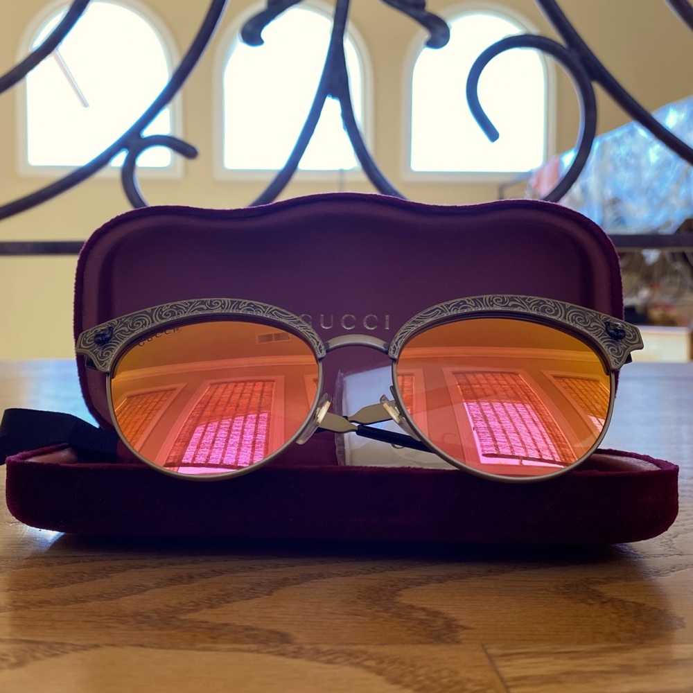 NWOT GUCCI SUNGLASSES 🧡